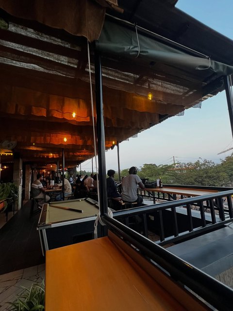 Sundowner Fridays ⛅️🔥🔥🔥
Chills. Vibes. Drinks at the Hill 

#resturantsnearme #mojjokla #muyenga #allevntskla #kampalauganda🇺🇬❤️😋