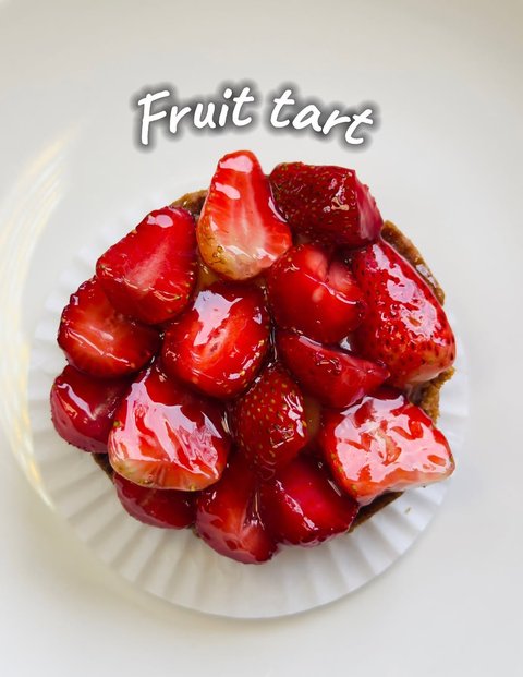Meet the Tarts: Strawberry is the favourite child. Sweet, photogenic, and somehow everyone loves them.😂

Lemon is the dramatic one obviously, a little tangy, and always making a scene.

Pistachio is the rich aunt who just got back from Italy and won’t stop talking about it 🙄

Biscotti/ Biscoff is the comfort cousin , warm hugs, zero drama and ALWAYS invited 😂

WHICH ONE ARE YOU TRYING ? Free tasters available at our Lumumba branch!
