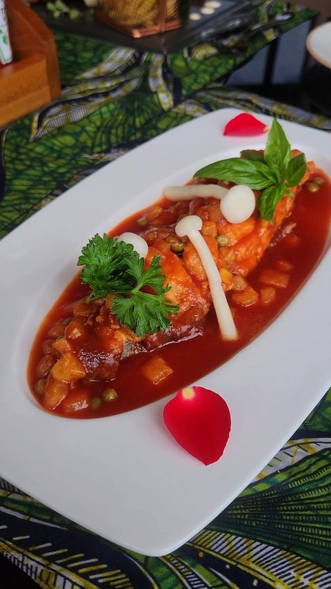 Fresh fish. Tropical twist. Unforgettable taste. 🐟
Come experience our signature Pineapple Fish—where every bite is a mini getaway.
Contact +256 702 711 152 for reservations
https://spekeapartments.com/wampewo/dining/
#restaurantandbar #restaurant #bar #food #cocktails #foodie #lacabanaug #PineappleFish