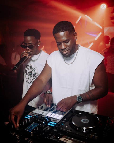 Weekend plans? Consider them sorted. 🍾 

Grab your gang, pull up to AURA, and let’s turn the night all the way up. Good music, great vibes, and unforgettable moments await. 

See you on the dance floor! 🥂✨