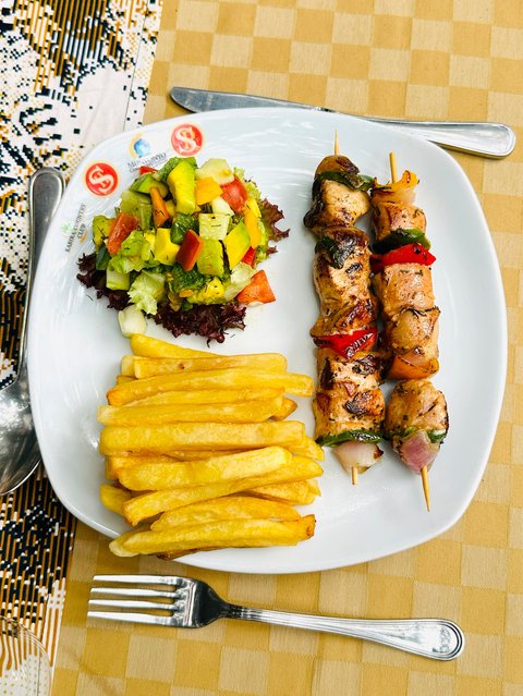 Satisfy your appetite with our Muchomo Munch featuring your choice of beef or chicken, served with crispy chips, fresh salad, and a complimentary soft drink for just UGX 35,000 at Speke Hotel Kampala.

https://www.spekehotel.com
Contact Us: +256 752 711 710 / +256 752 711 709
#RockGardenCafe #SpekeHotel