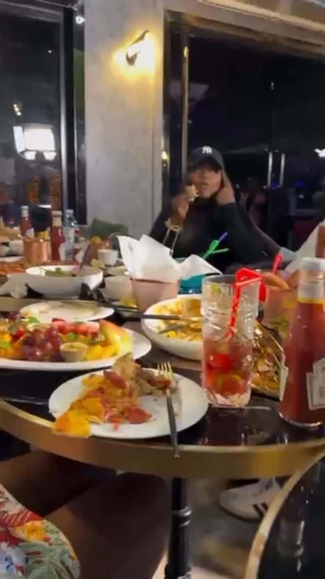 Slow evenings, shared plates, and good energy 🍽️😌
Exactly how dinner should feel at Noni Vie.