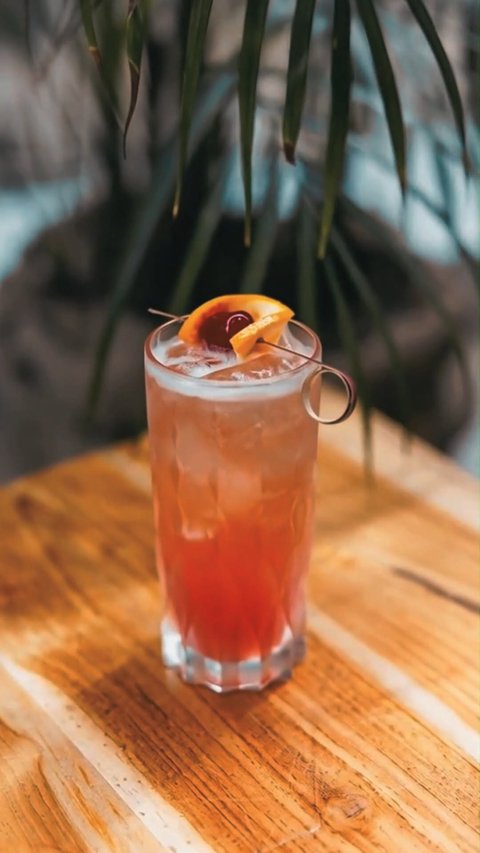 It's the highlight of your moment.
🥂 Cheers to cocktails worth coming back for. 
#TorinoKampala #CocktailVibes