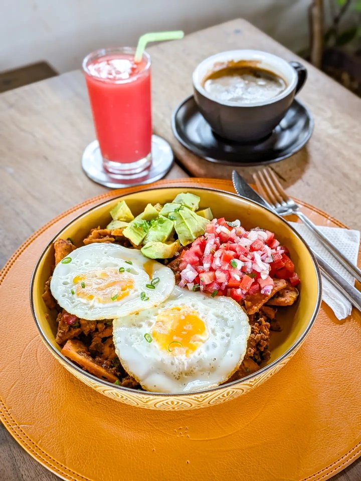 Loaded breakfast nachos coming up. Plot 6, Kanjokya Street Total City Centre, Opposite Uganda House
/
