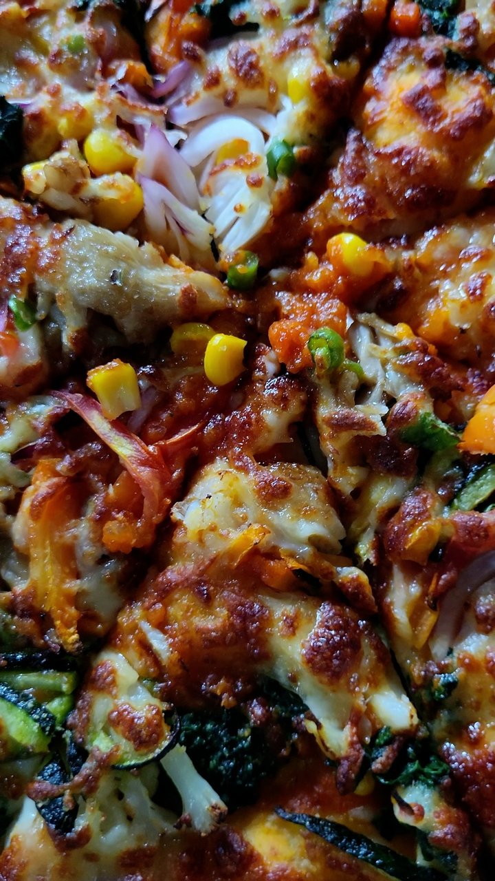 Your perfect pizza moment starts here. Fresh veggies, rich flavours, and cheesy goodness at La Cabana.
Contact for reservations