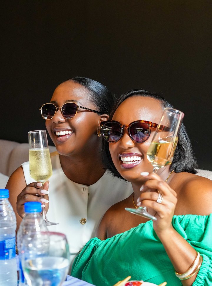 These two understood the assignment: good company, champagne and a moment worth capturing. Recognise either of these lovely ladies? Tag them below and let’s…