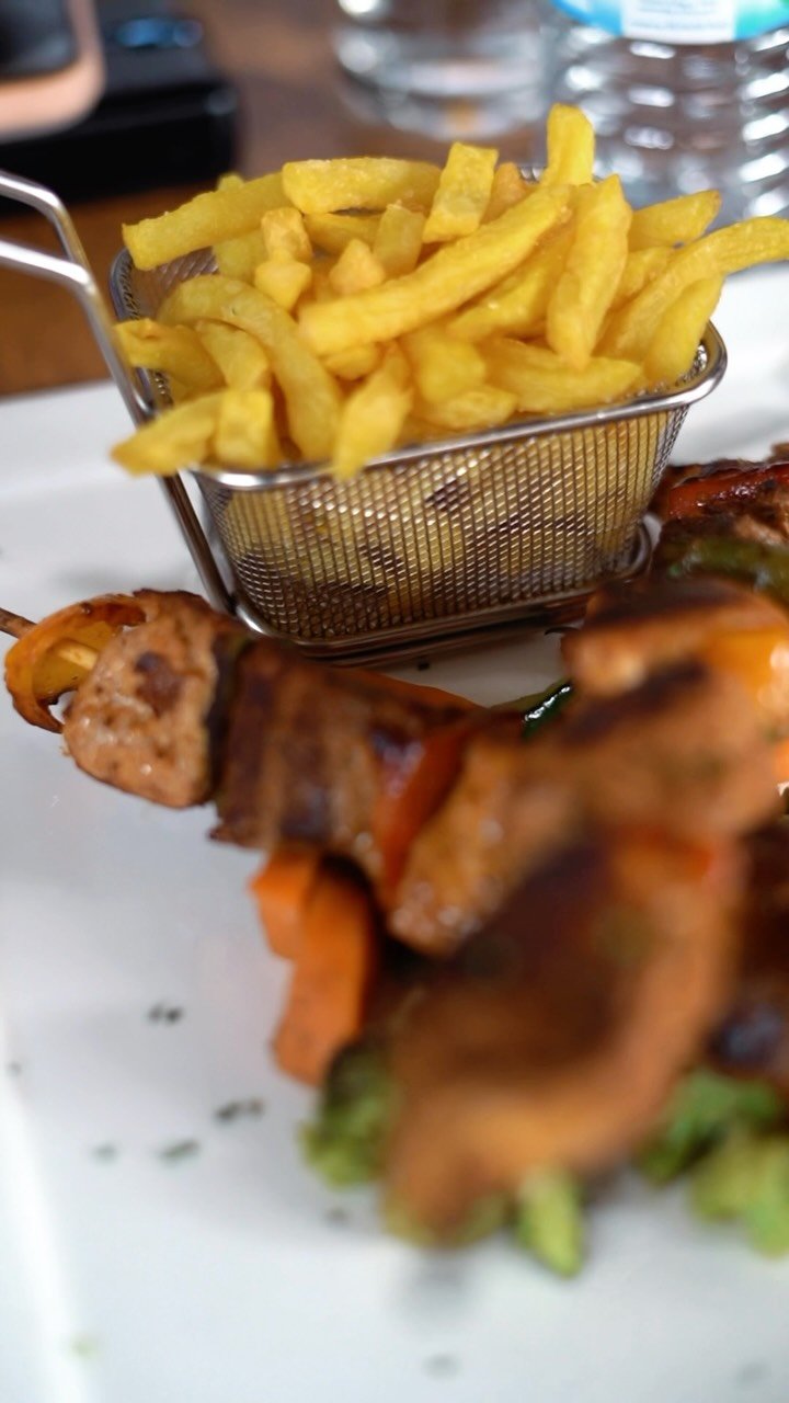 Every Saturday should feel like unwinding with some Barbecue and Wine
