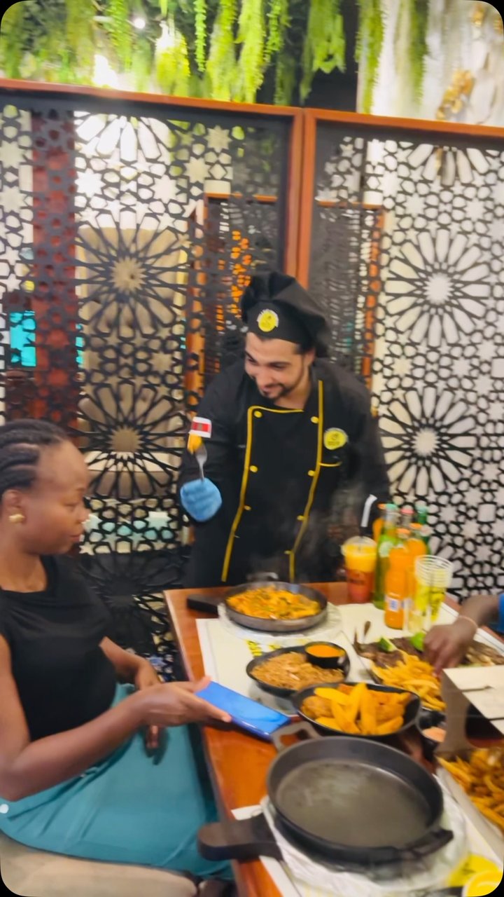 It’s lunch time, let’s vibe up with our delicious meals prepared with love and care.. .