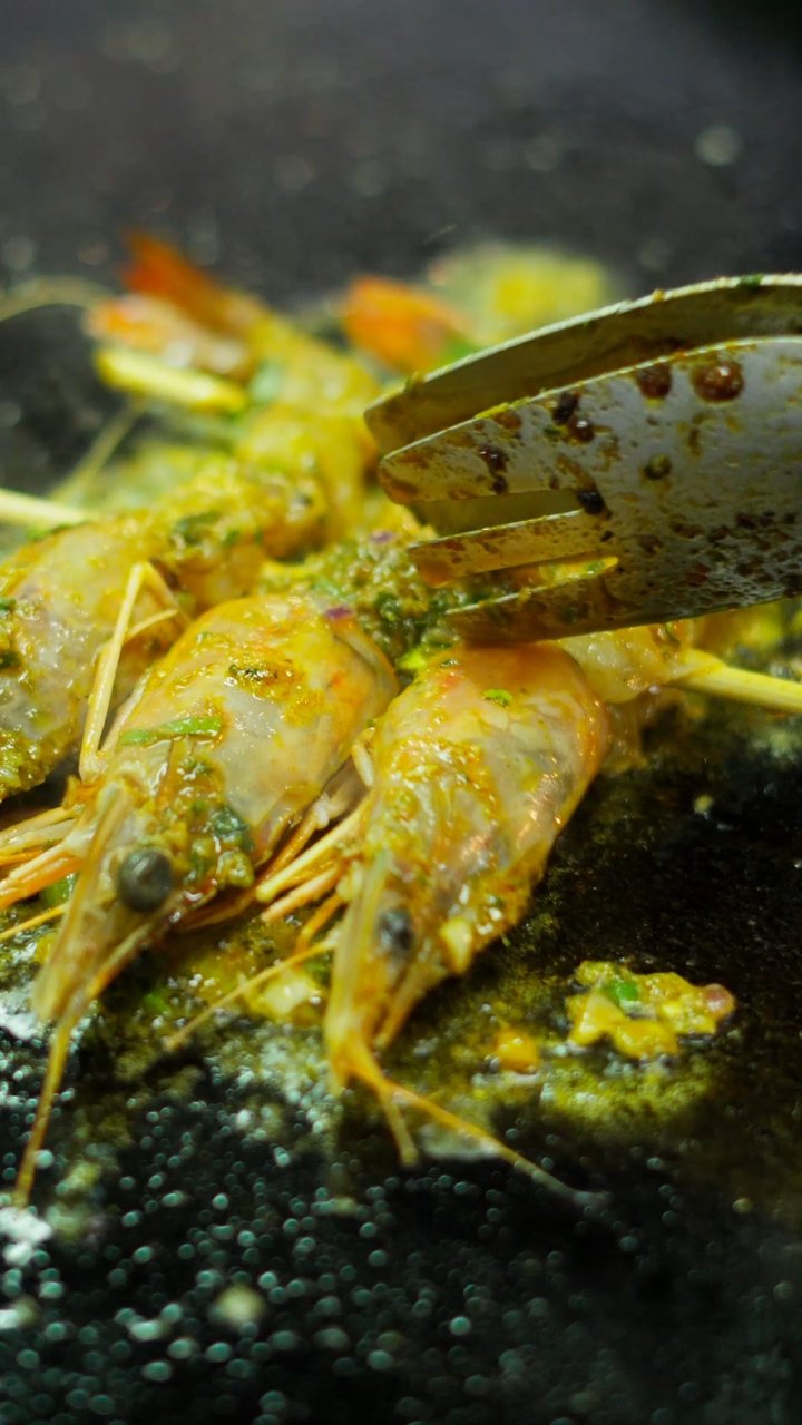 30 years of has taught us one thing: good food is always better shared. Especially when it’s fresh off the grill.