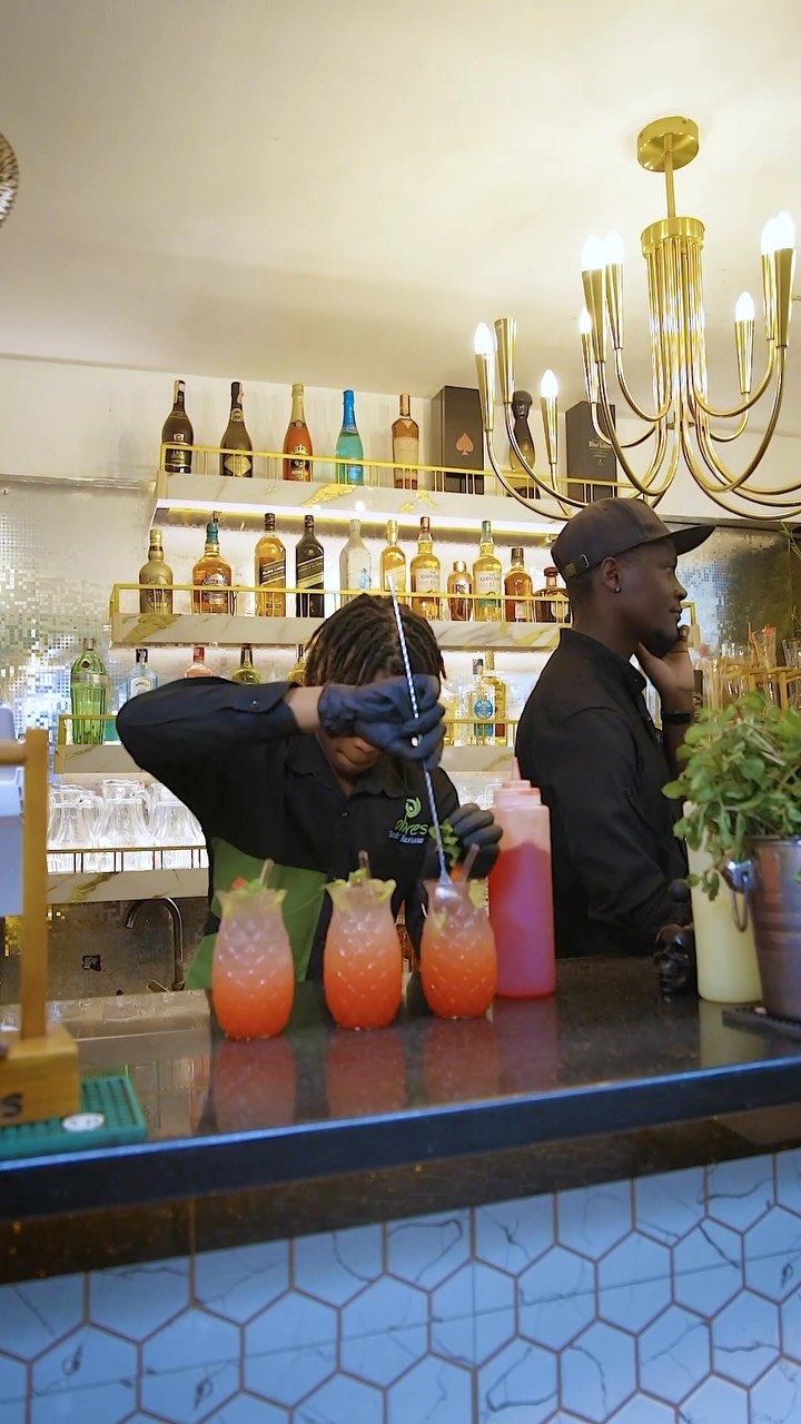 Here, it’s not just the pours—the mood is delightful too. Come for one, stay for both.