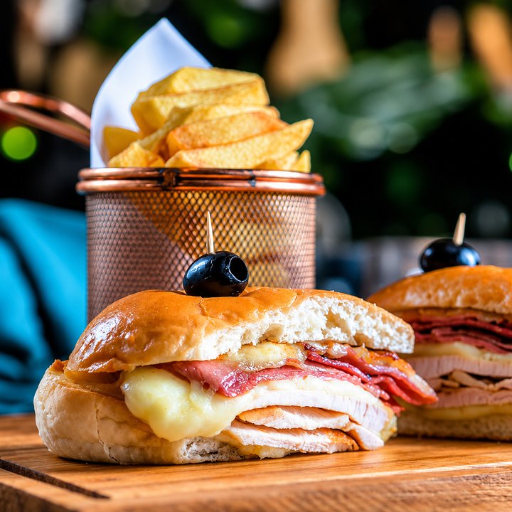 The taste is just the way you want it! Breakfast, lunch, dinner or takeaway. Whatever you’re craving, there’s a meal waiting for you at The Pub. Come in and…